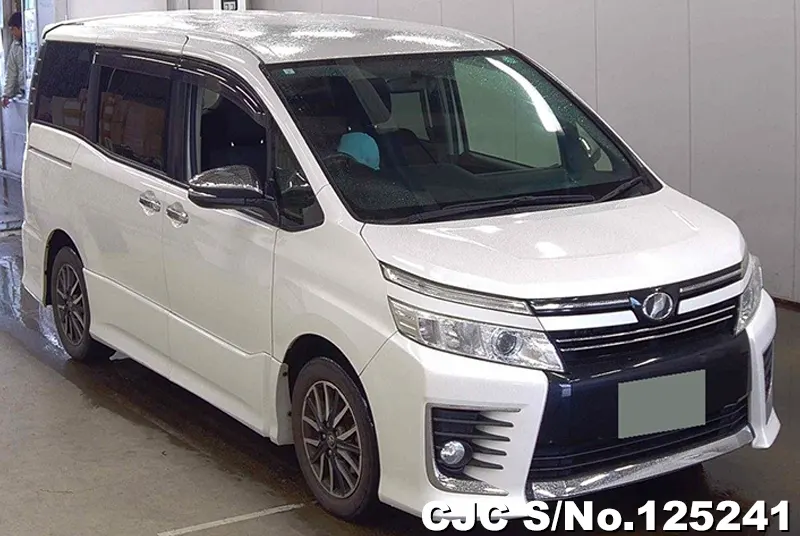 Toyota / Voxy 2015