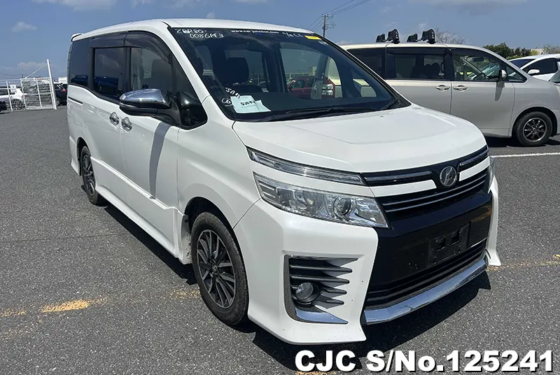 Toyota / Voxy 2015