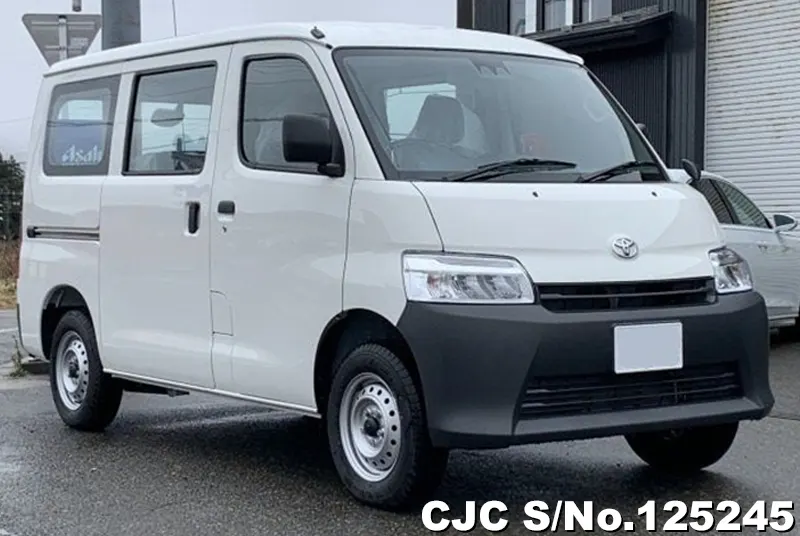 Toyota Townace in White for Sale Image 0