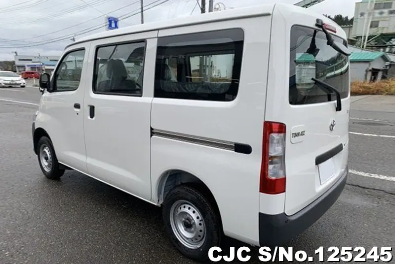 Toyota Townace in White for Sale Image 1