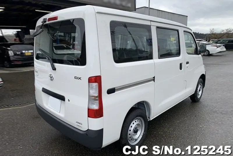 Toyota Townace in White for Sale Image 2