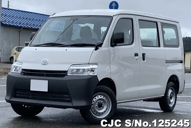 Toyota Townace in White for Sale Image 3