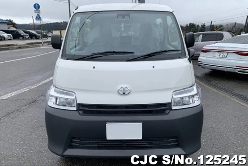 Toyota Townace in White for Sale Image 4