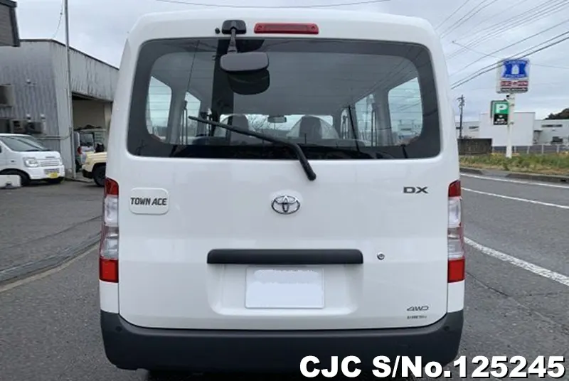 Toyota Townace in White for Sale Image 5
