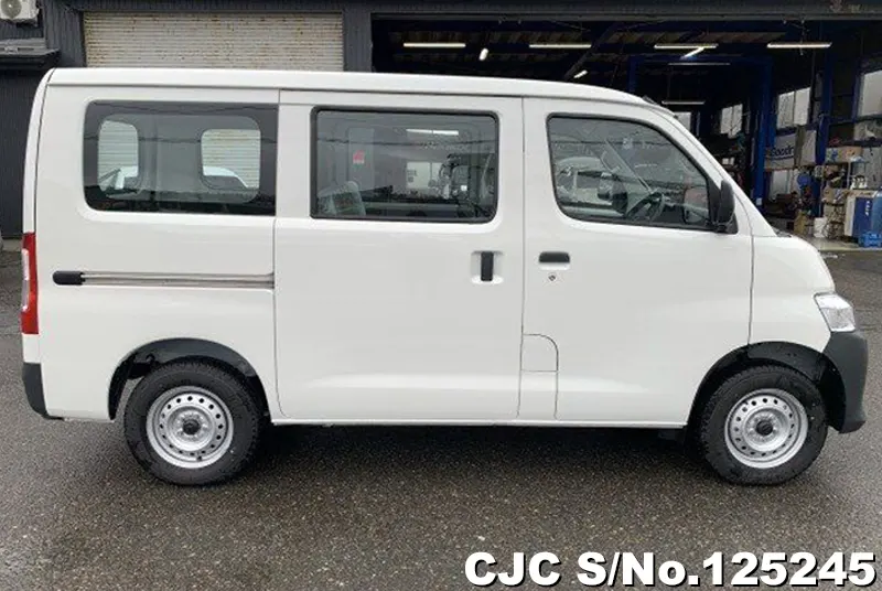 Toyota Townace in White for Sale Image 6