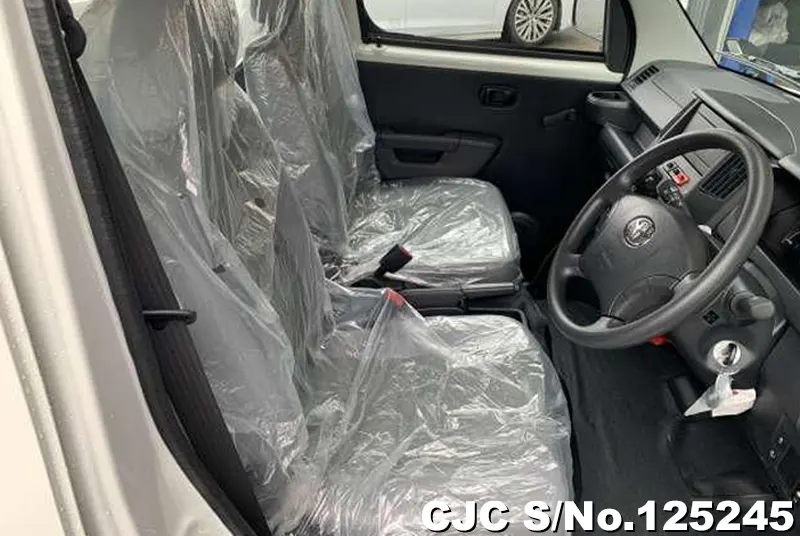 Toyota Townace in White for Sale Image 10