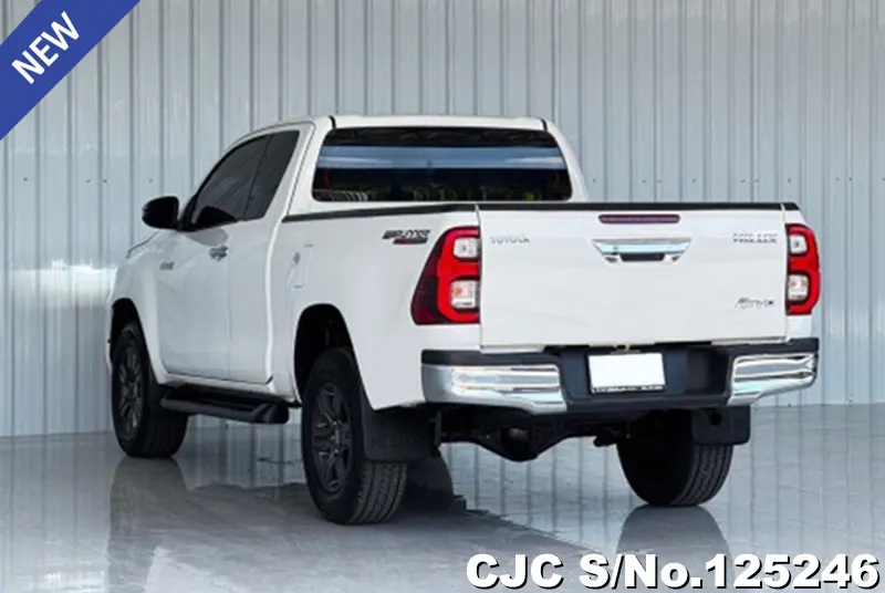Toyota Hilux in White for Sale Image 1