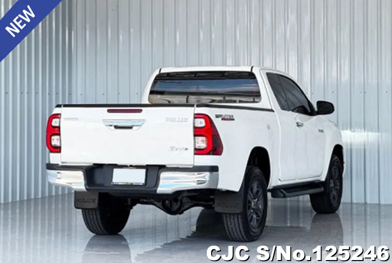 Toyota Hilux in White for Sale Image 2