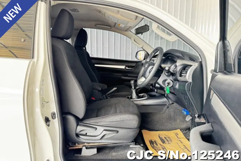Toyota Hilux in White for Sale Image 7