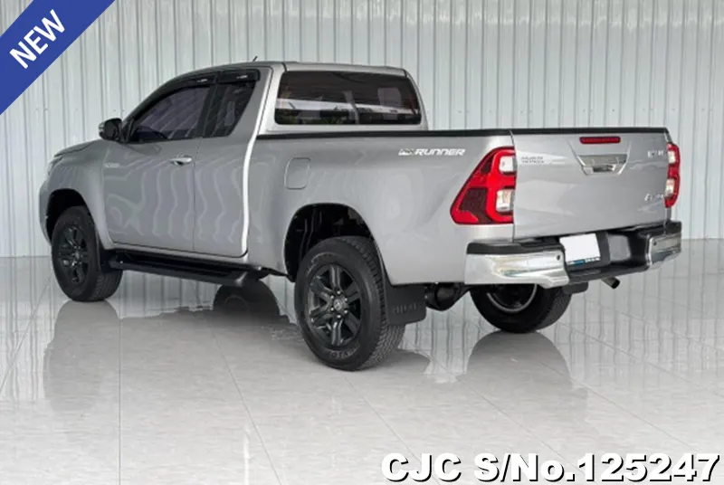 Toyota Hilux in Silver for Sale Image 1