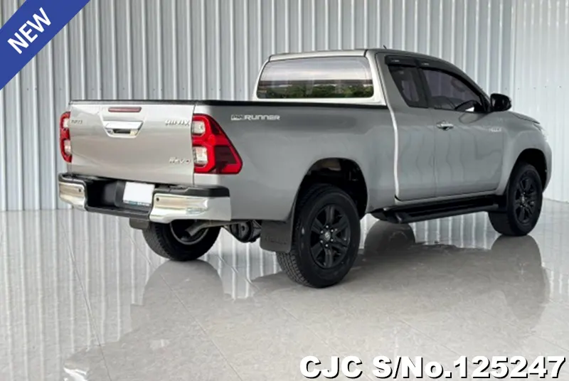 Toyota Hilux in Silver for Sale Image 2