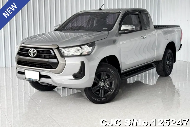 Toyota Hilux in Silver for Sale Image 3