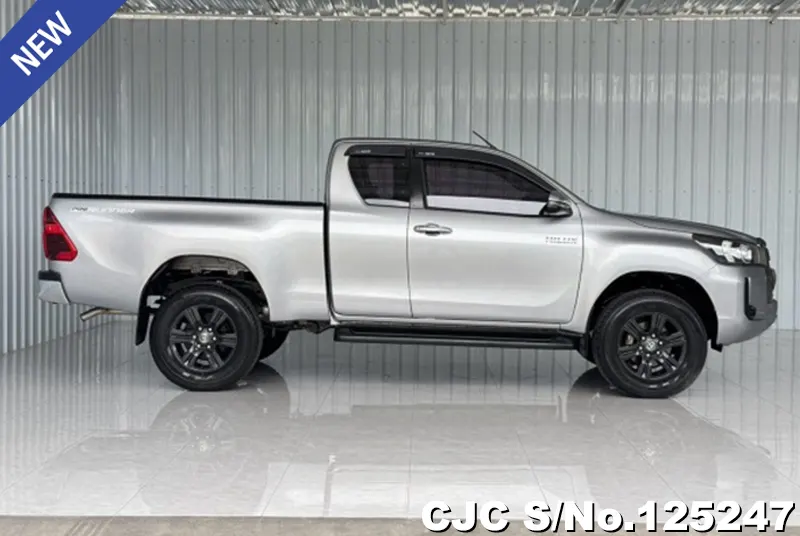 Toyota Hilux in Silver for Sale Image 5