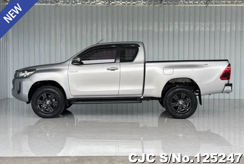 Toyota Hilux in Silver for Sale Image 6