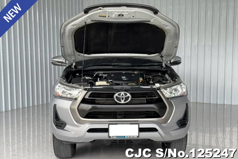 Toyota Hilux in Silver for Sale Image 13