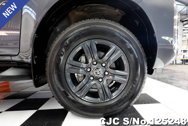 Toyota Hilux in Gray for Sale Image 11