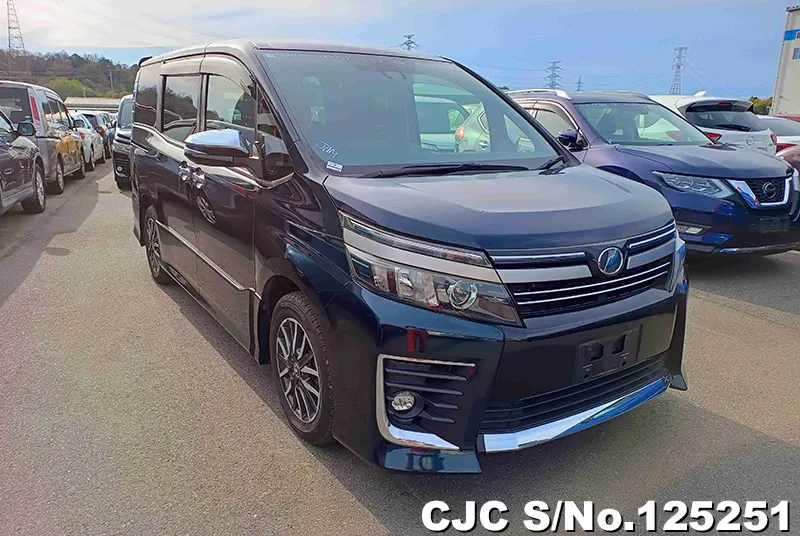 Toyota / Voxy 2016