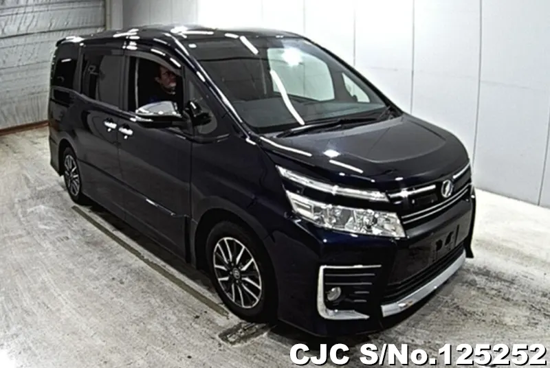 Toyota / Voxy 2015