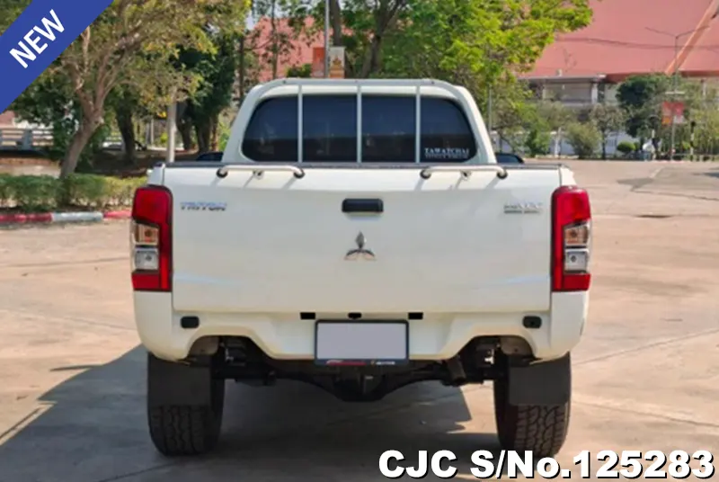 Mitsubishi Triton in White for Sale Image 5