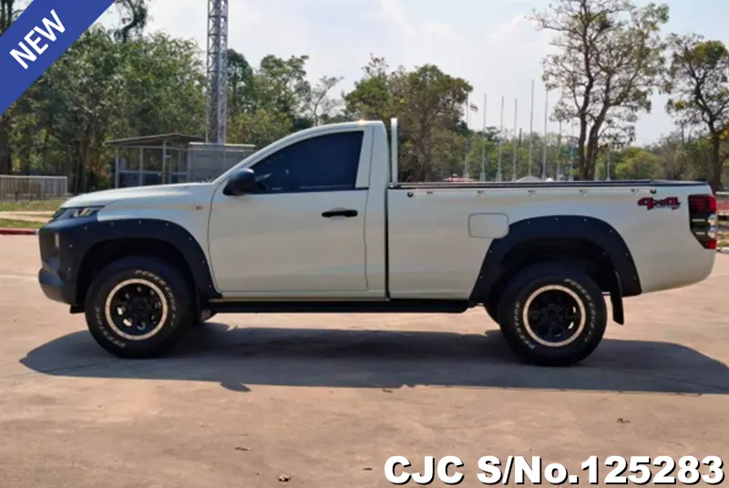 Mitsubishi Triton in White for Sale Image 7