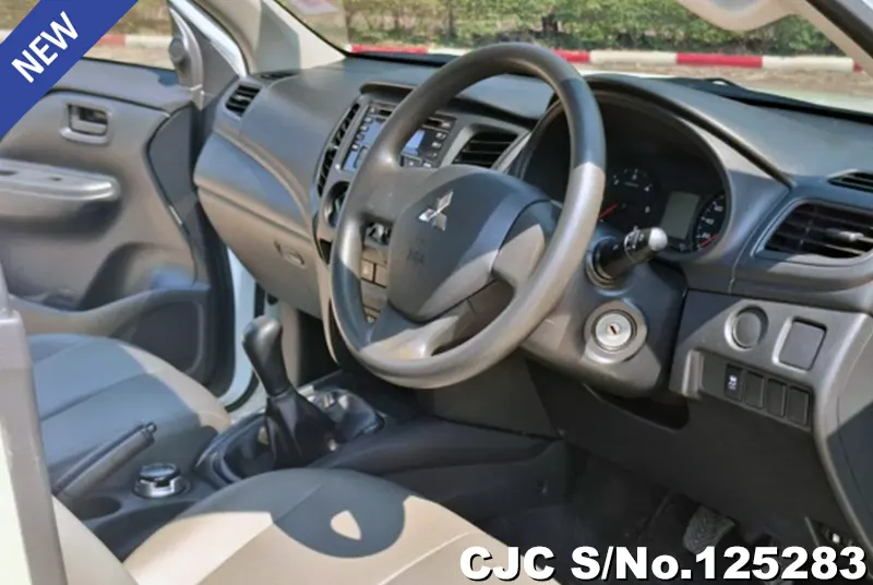 Mitsubishi Triton in White for Sale Image 8