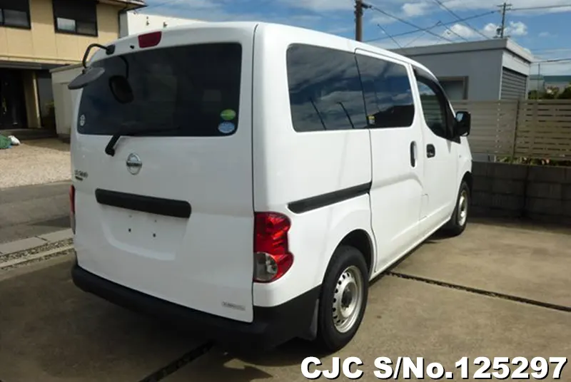 Nissan NV200 in White for Sale Image 2