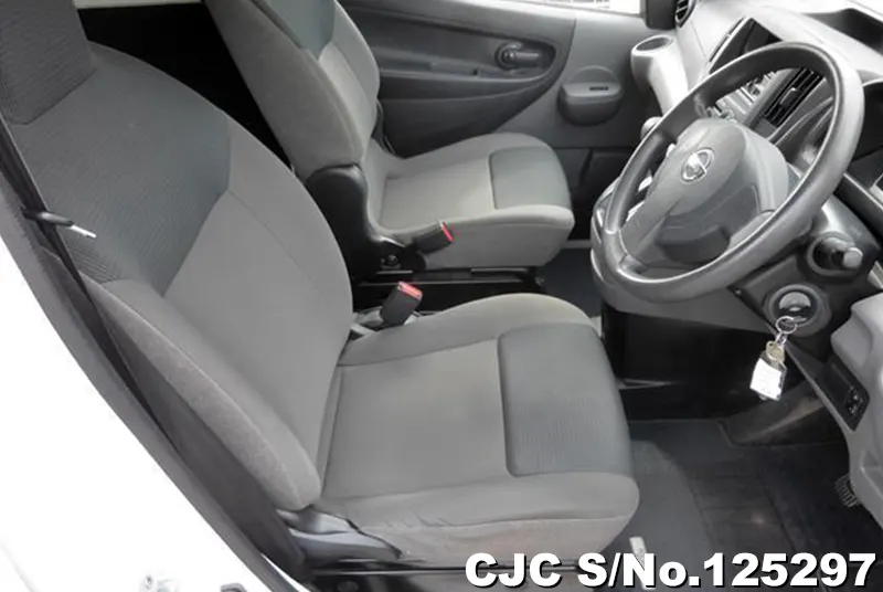 Nissan NV200 in White for Sale Image 9