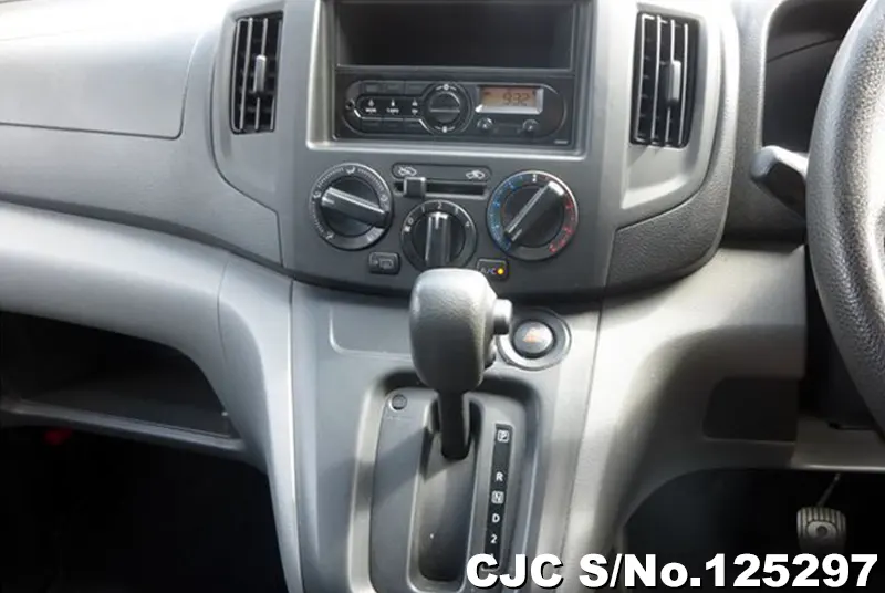 Nissan NV200 in White for Sale Image 11