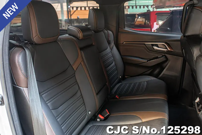 Isuzu D-Max in White for Sale Image 8