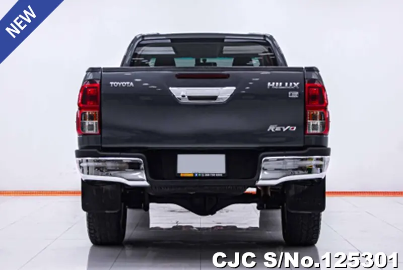 Toyota Hilux in Gray for Sale Image 4
