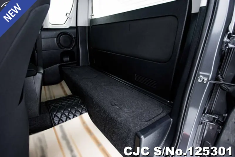 Toyota Hilux in Gray for Sale Image 8