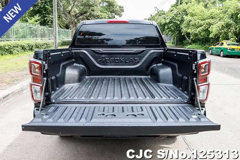 Isuzu D-Max in Black for Sale Image 8