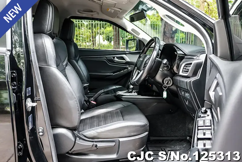 Isuzu D-Max in Black for Sale Image 10