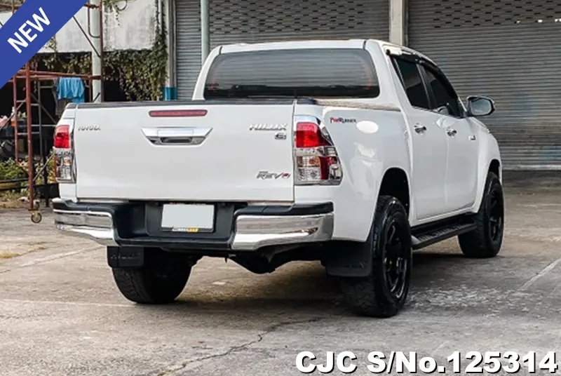 Toyota Hilux in White for Sale Image 1