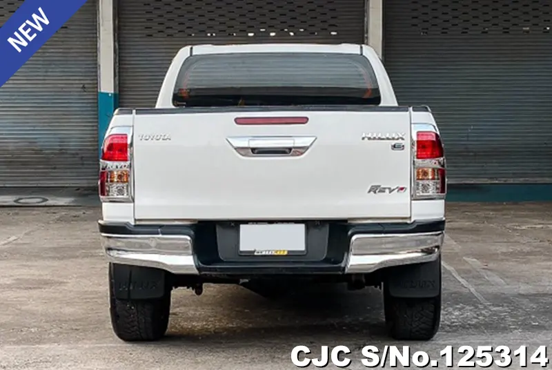 Toyota Hilux in White for Sale Image 3