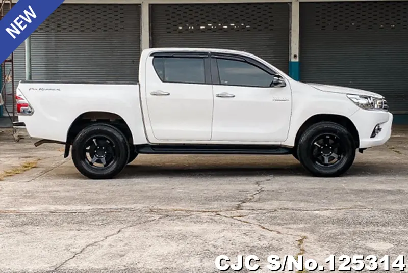 Toyota Hilux in White for Sale Image 4