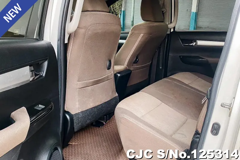 Toyota Hilux in White for Sale Image 9