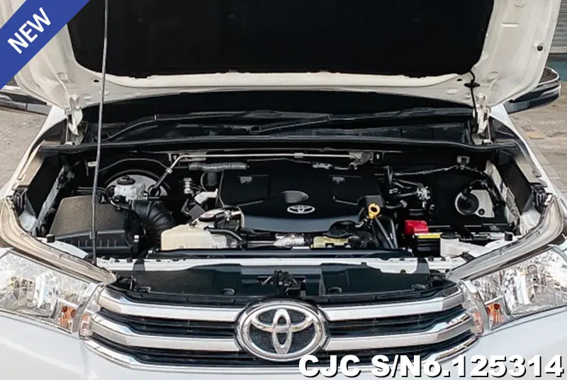 Toyota Hilux in White for Sale Image 11