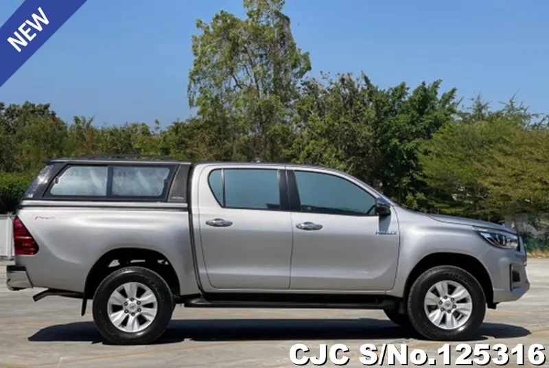 Toyota Hilux in Gray for Sale Image 3