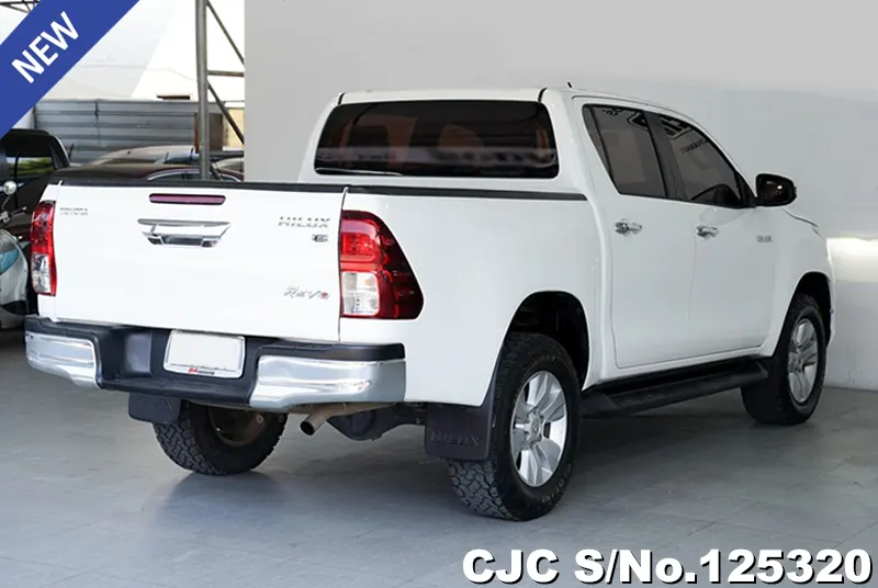 Toyota Hilux in White for Sale Image 2
