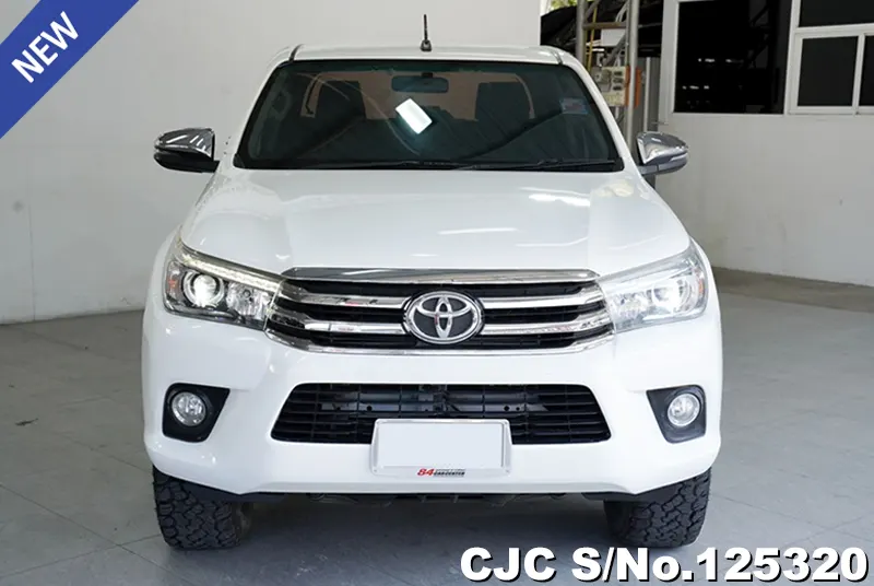 Toyota Hilux in White for Sale Image 3