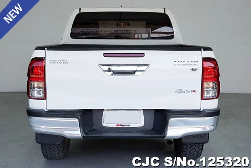 Toyota Hilux in White for Sale Image 4
