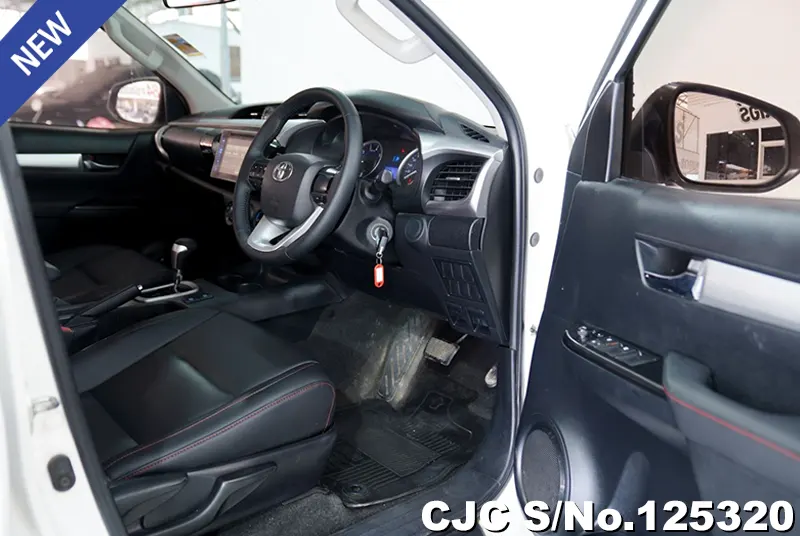 Toyota Hilux in White for Sale Image 6