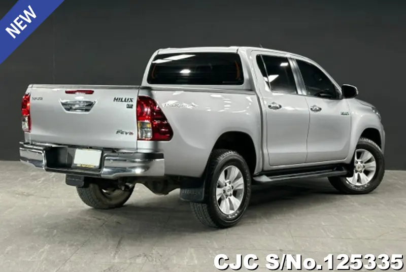 Toyota Hilux in Silver for Sale Image 2
