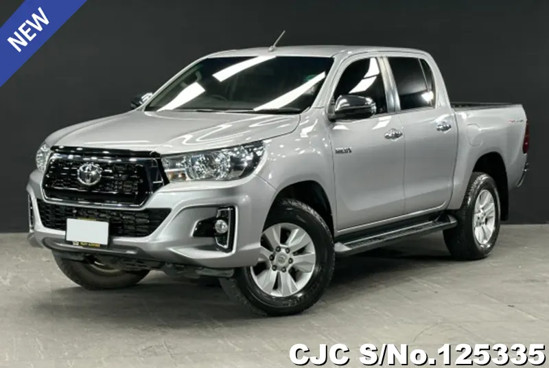 Toyota Hilux in Silver for Sale Image 3