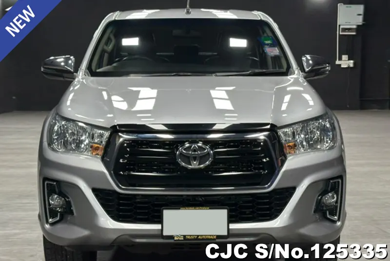 Toyota Hilux in Silver for Sale Image 4