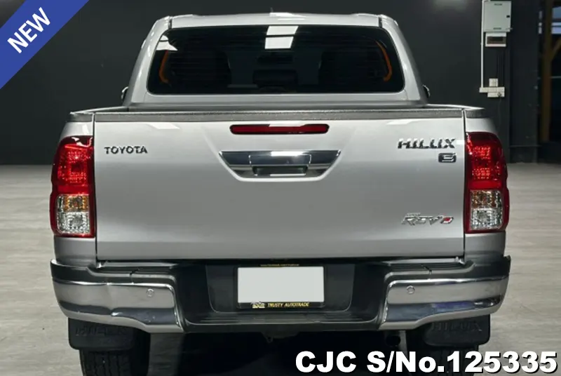 Toyota Hilux in Silver for Sale Image 5