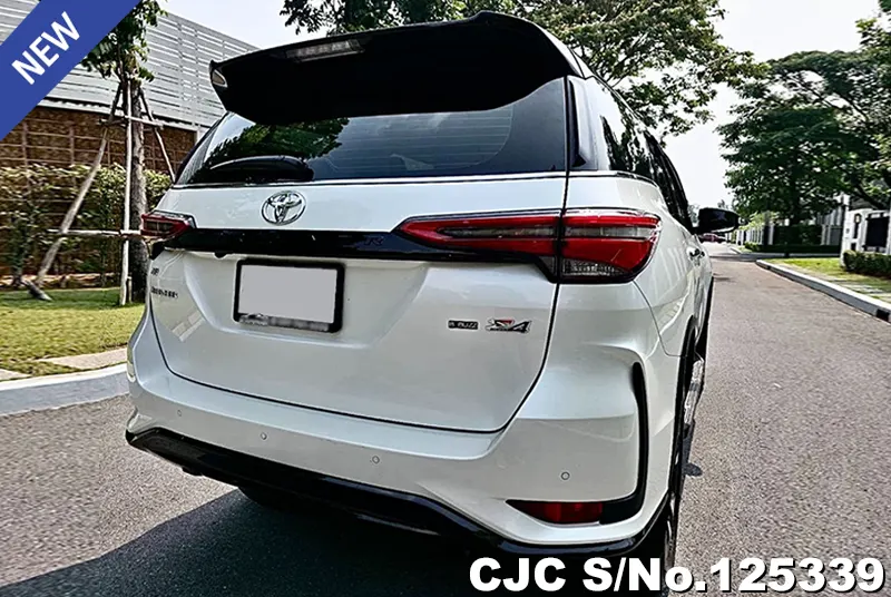Toyota Fortuner in White for Sale Image 2