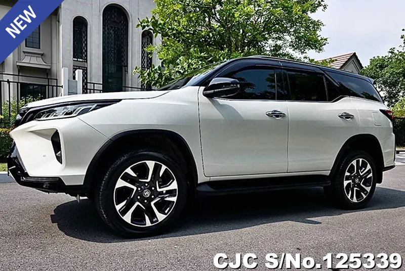 Toyota Fortuner in White for Sale Image 3