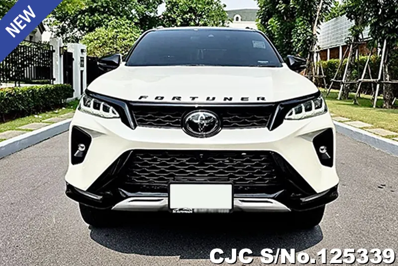 Toyota Fortuner in White for Sale Image 4